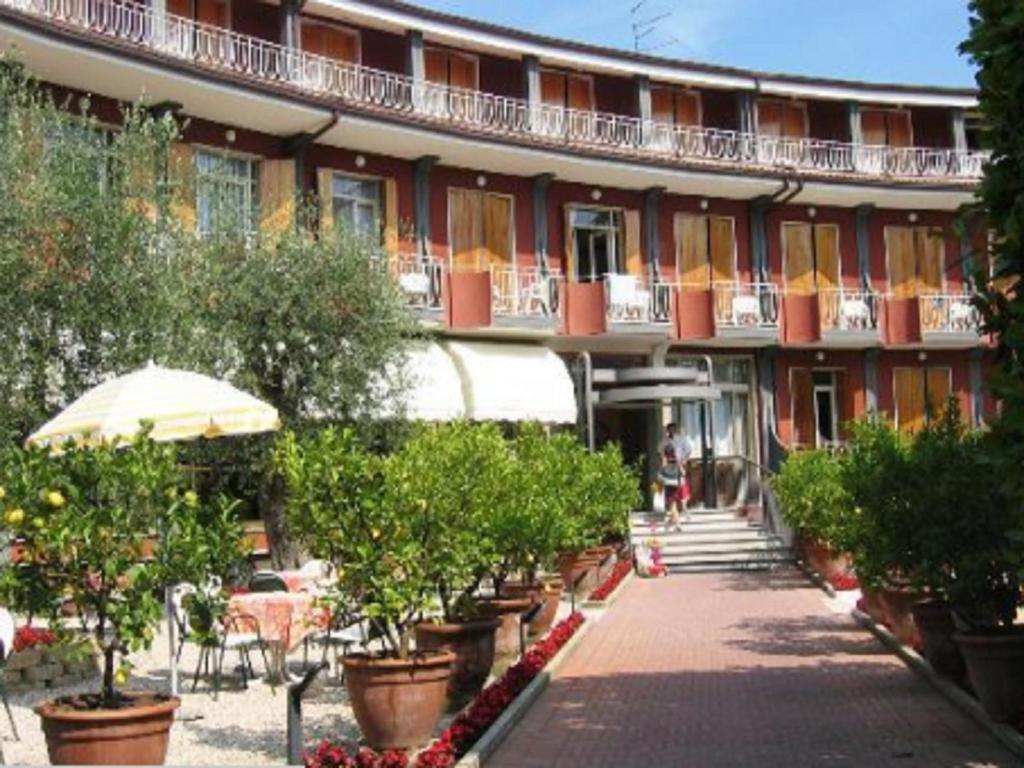 גארדה Hotel Continental מראה חיצוני תמונה