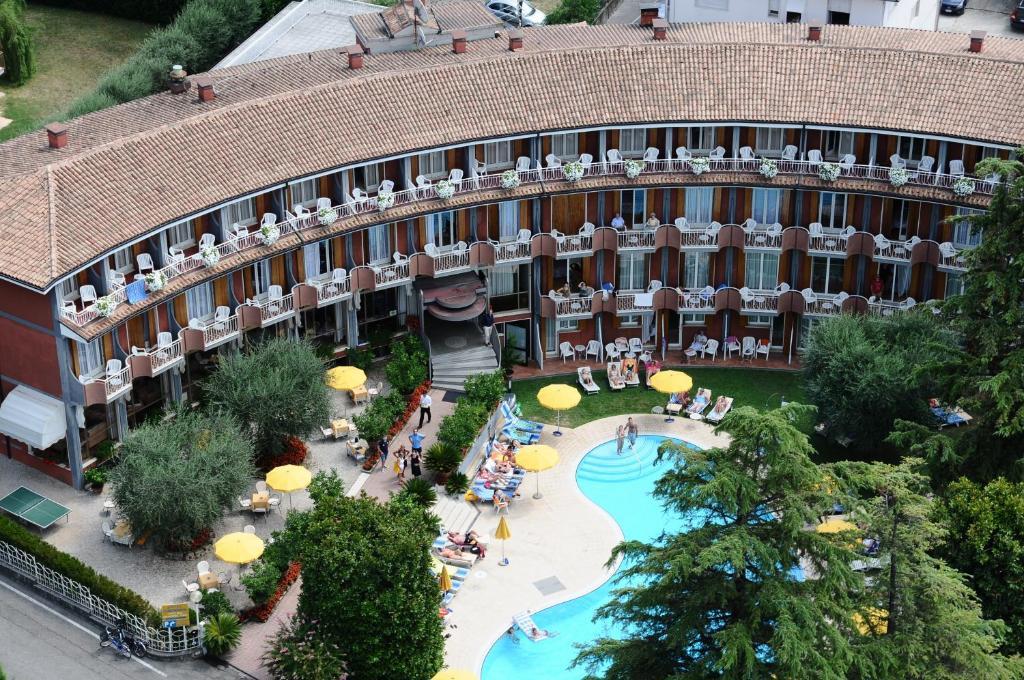 גארדה Hotel Continental מראה חיצוני תמונה