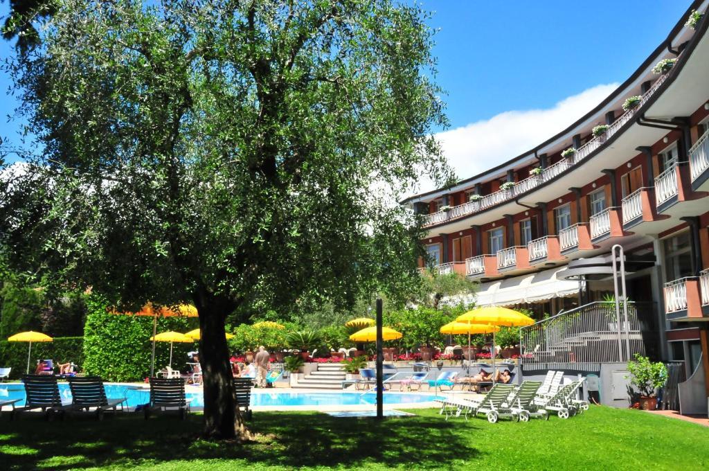 גארדה Hotel Continental מראה חיצוני תמונה