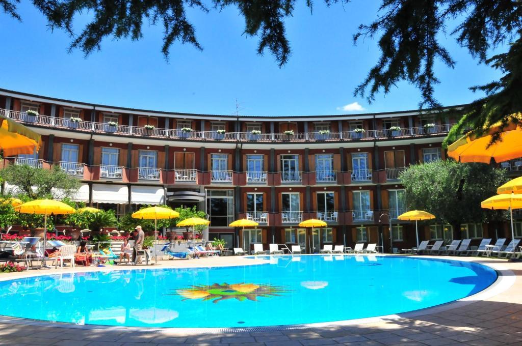 גארדה Hotel Continental מראה חיצוני תמונה