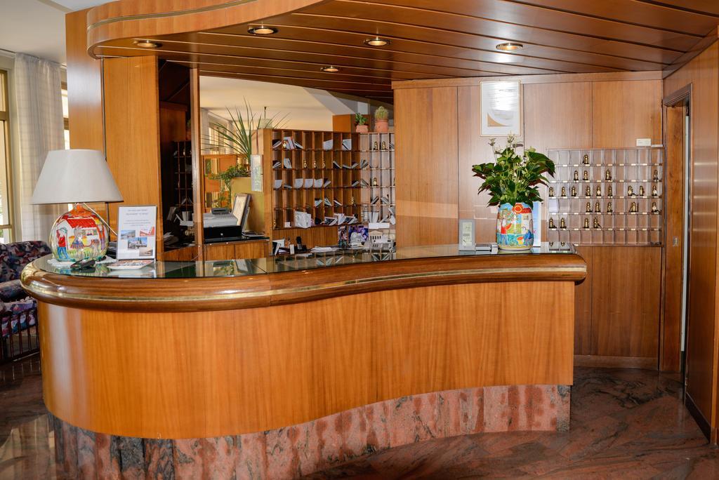 גארדה Hotel Continental מראה חיצוני תמונה